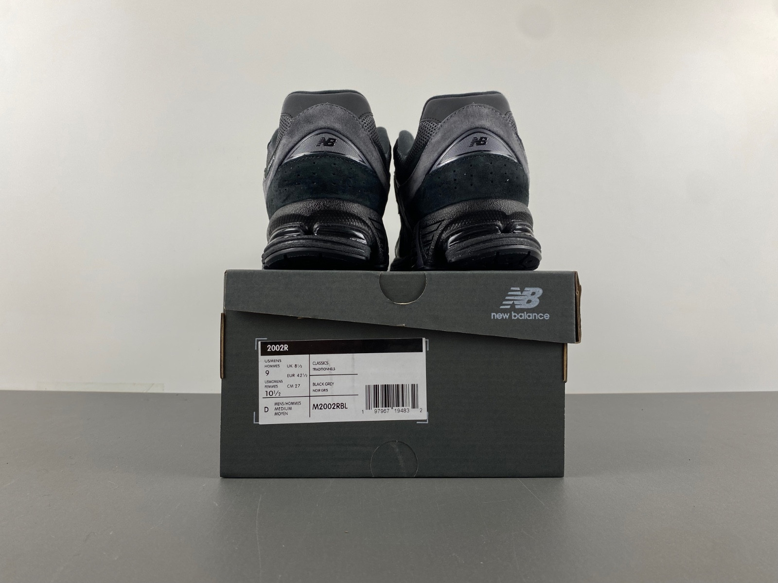 new Ba1an*e 2002r black dark grey men