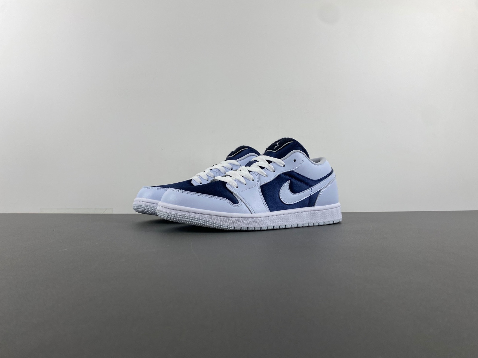 Jordan 1 Low SE Football Grey White Gym Red Midnight FZ8778-044