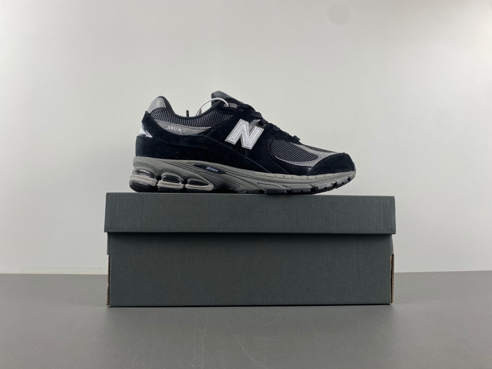 new Ba1an*e 2002r black dark grey white