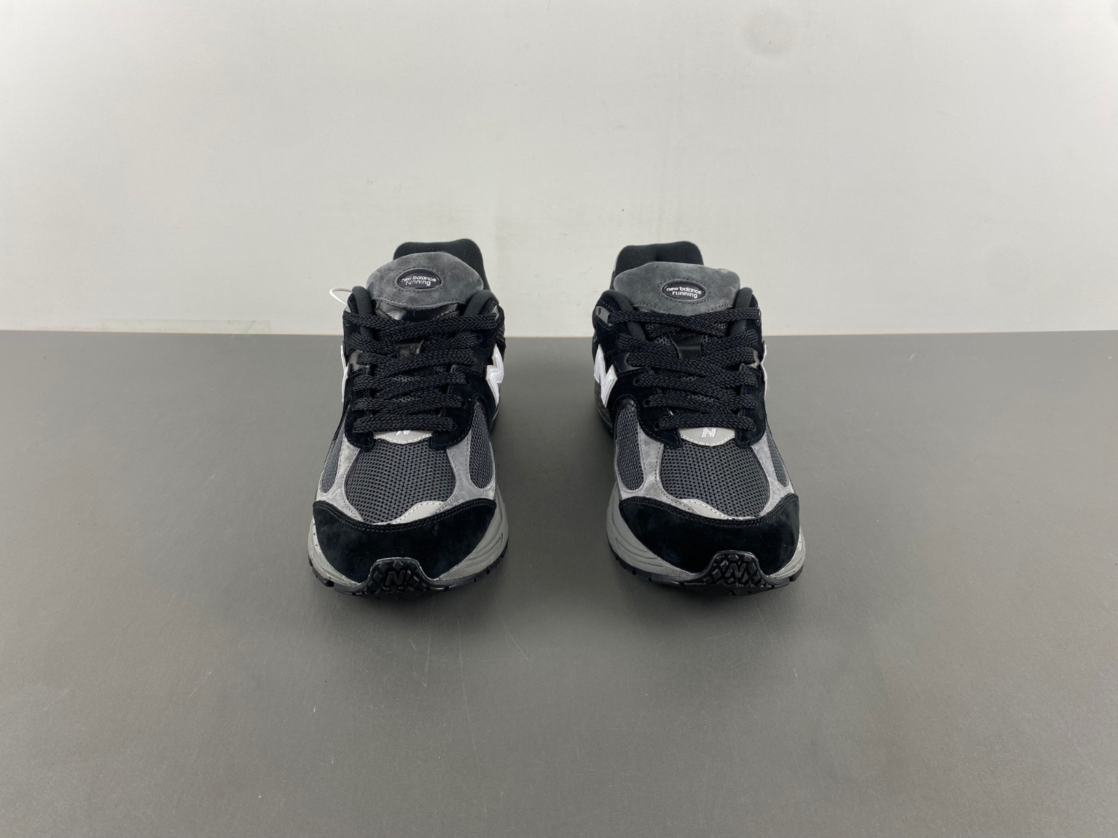 new Ba1an*e 2002r black dark grey white