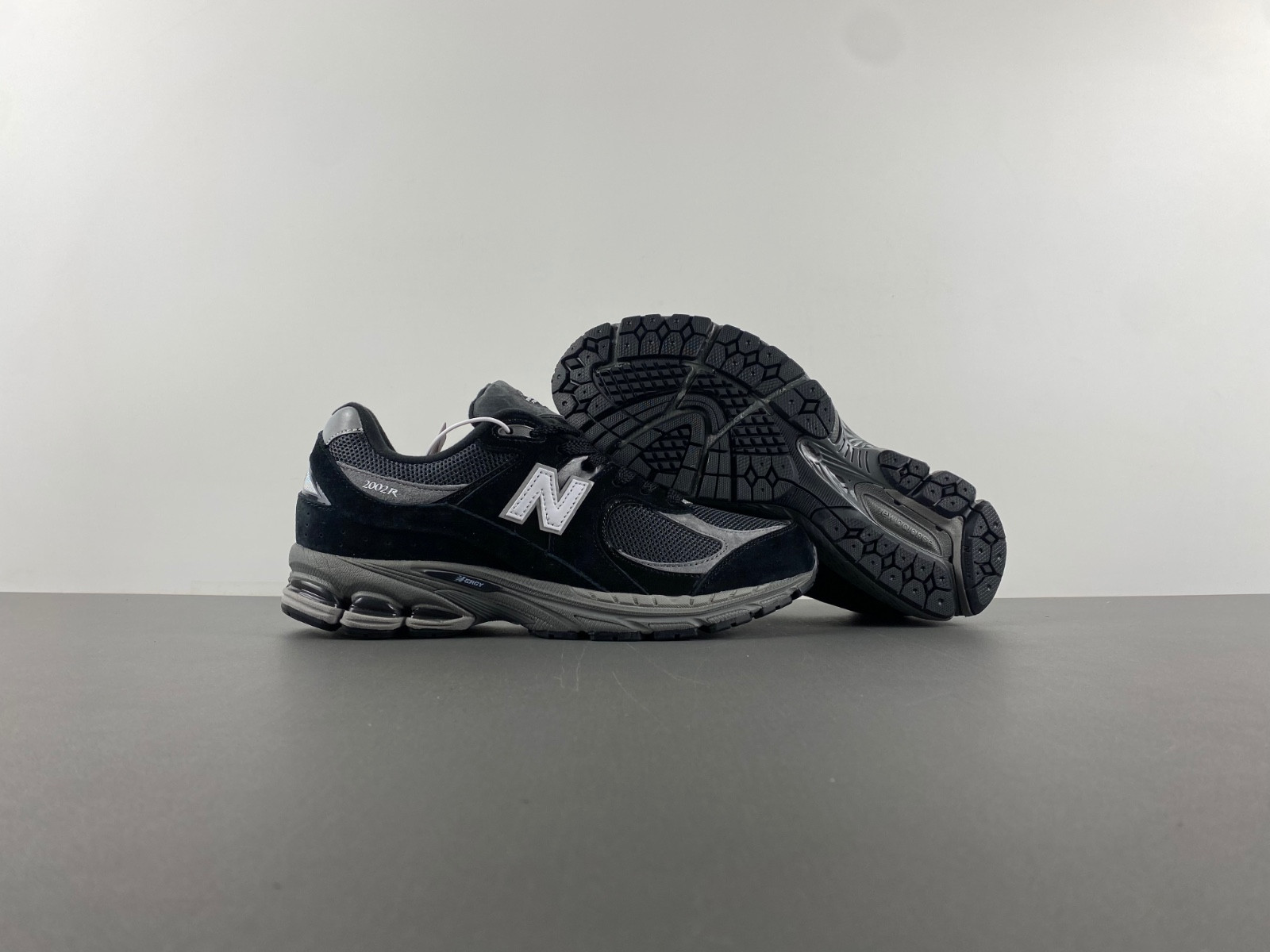 new Ba1an*e 2002r black dark grey white