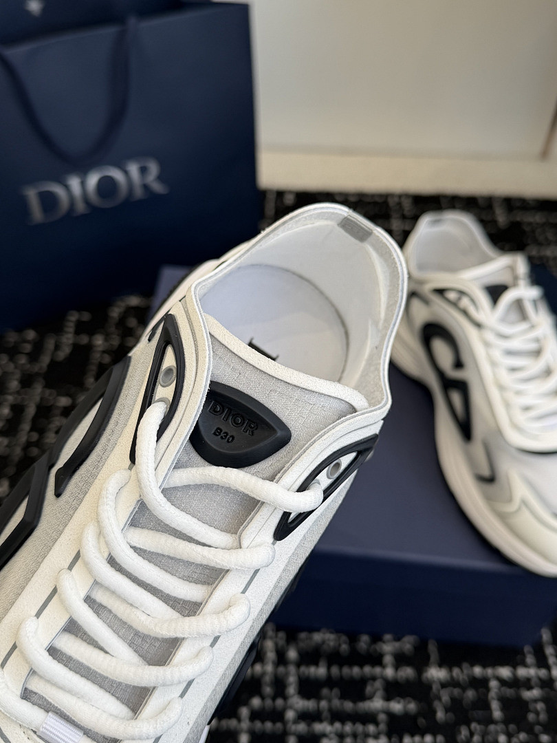 D10r b30 sneaker