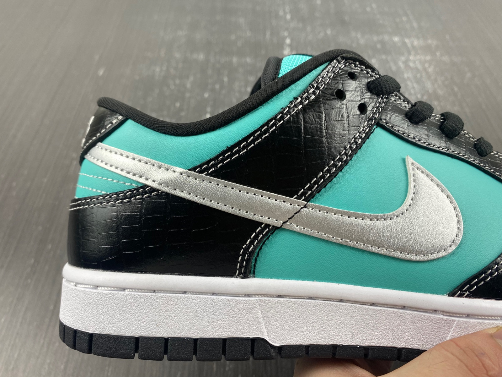 nike dunk sb low D1am0nd s*pply co. "t*f*ny" 304292-402