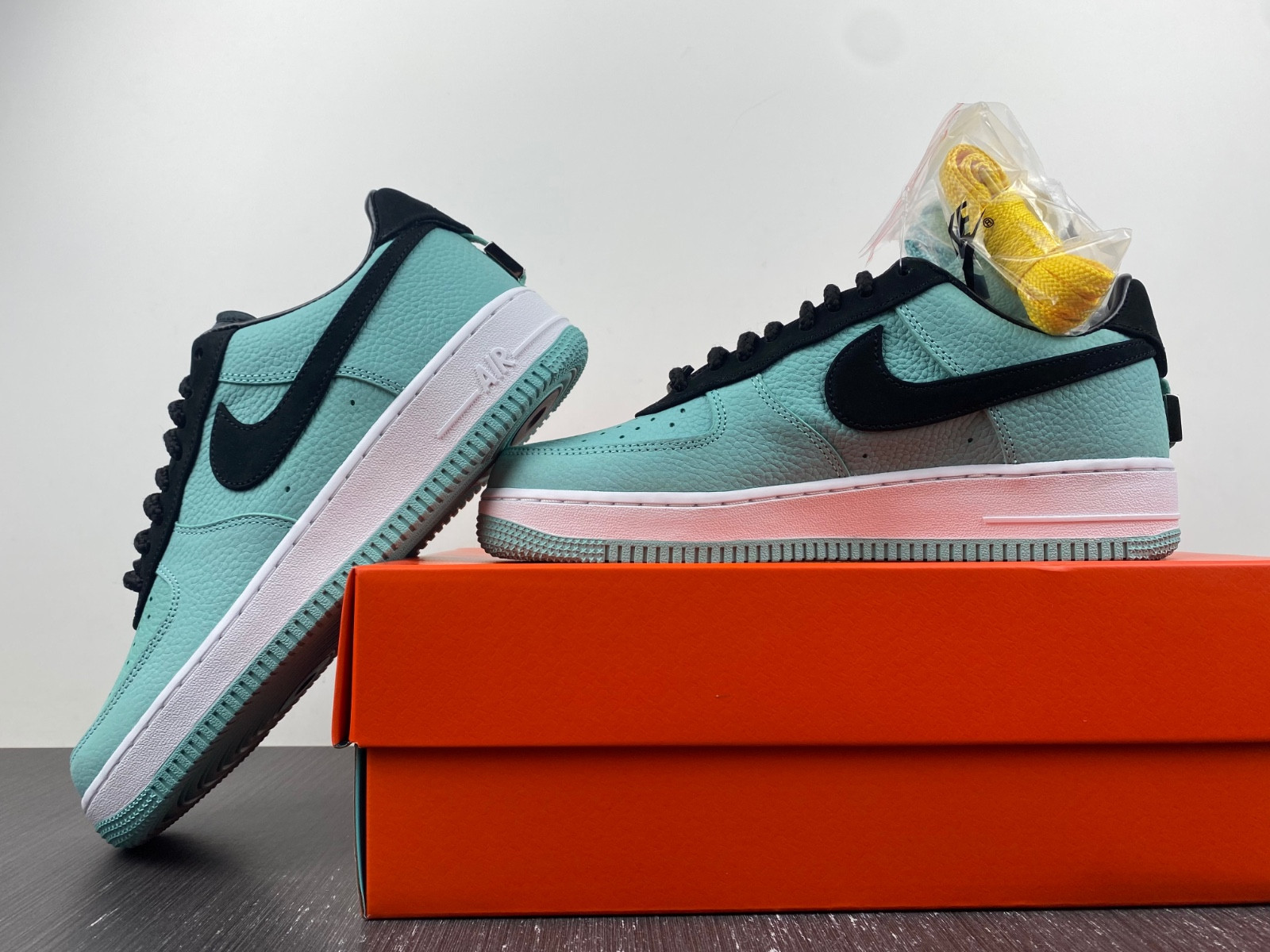 T*f*ny & co. x nike air force 1 low dz1382-002