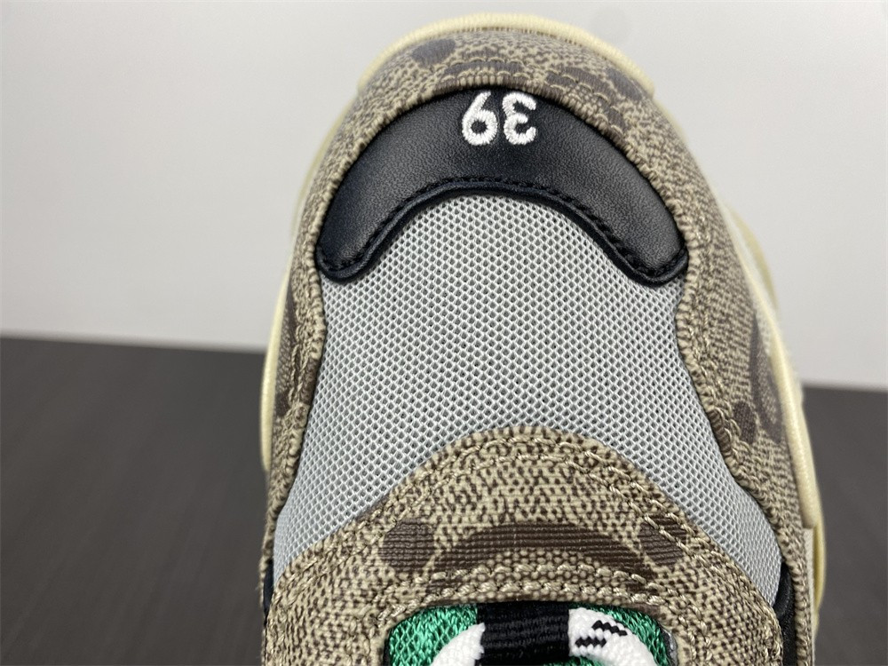 ba1en*iaga triple s Gvc*1 sneaker