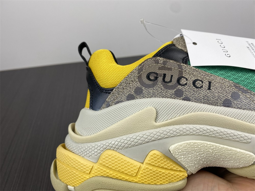 ba1en*iaga triple s Gvc*1 sneaker
