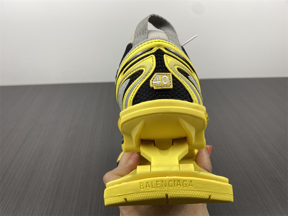 Ba*len*cia*ga x-pander 6.0 yellow and black