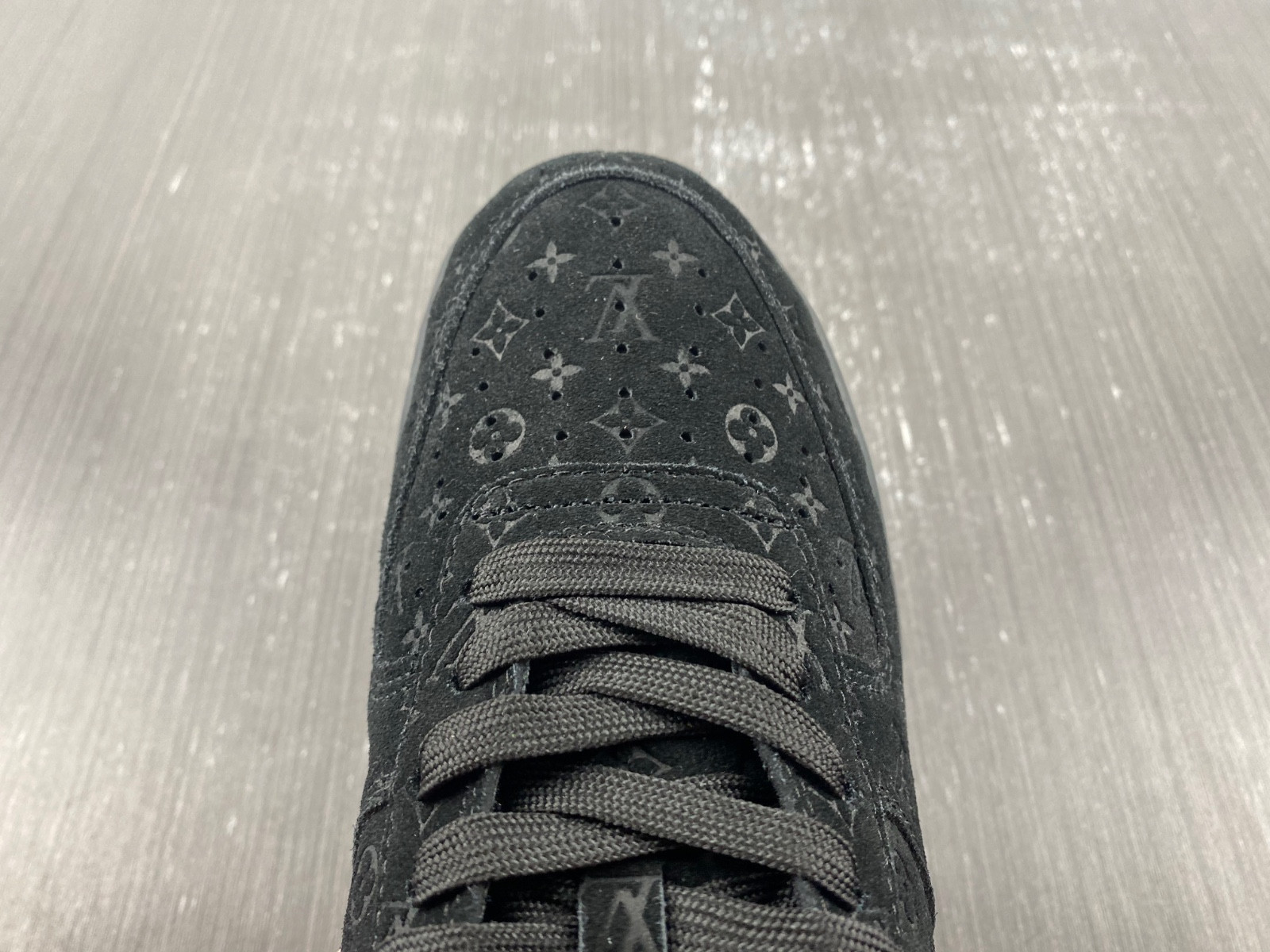 lwe sneaker