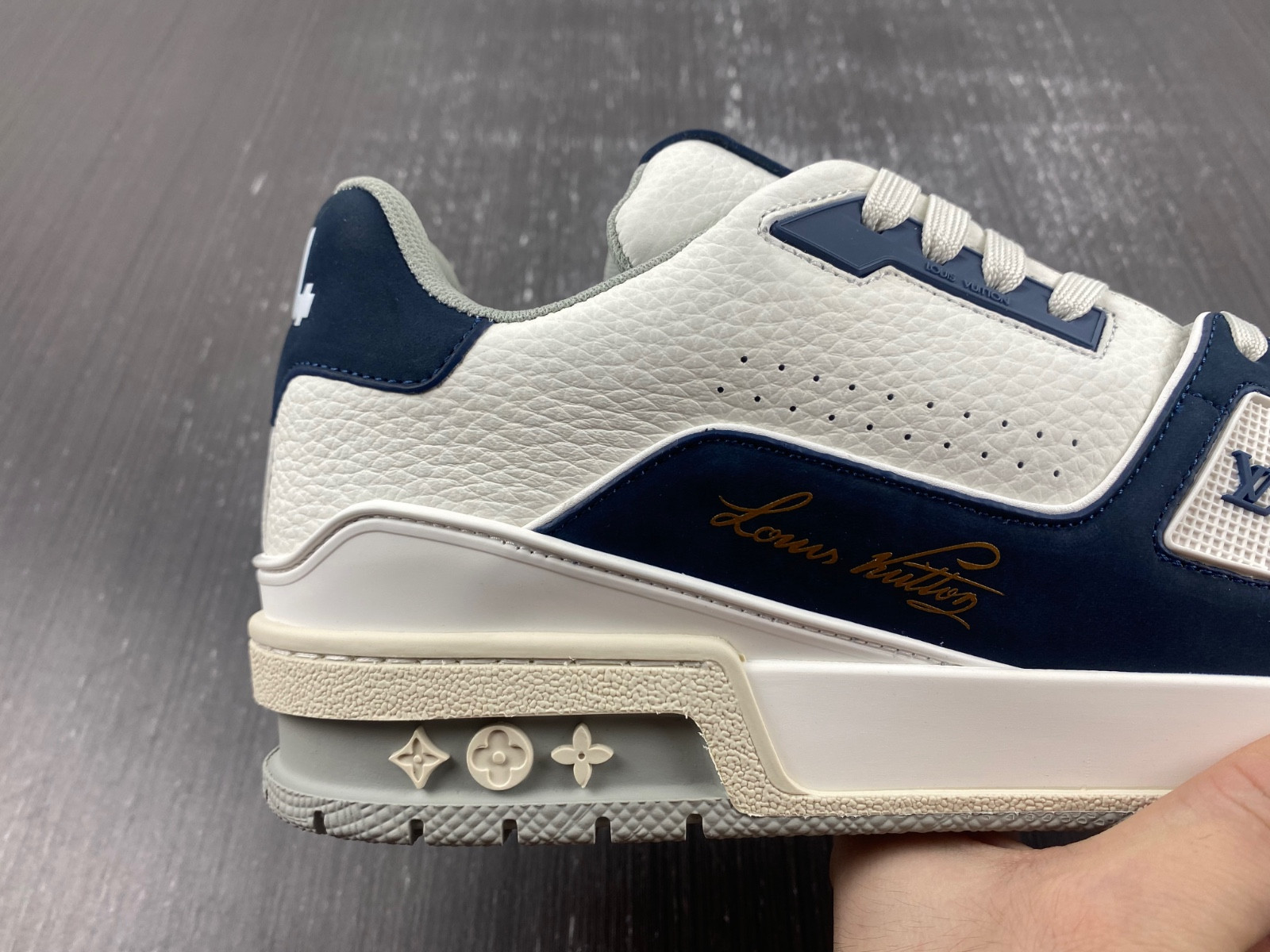 lwe sneaker
