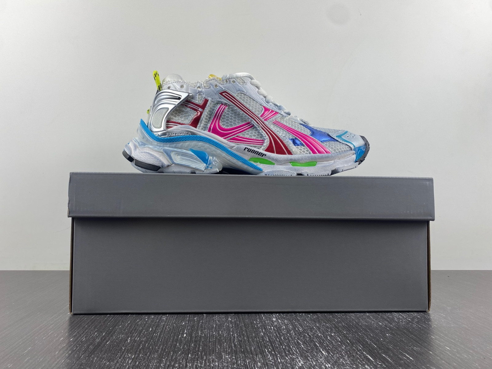 Ba*len*cia*ga runner sneaker