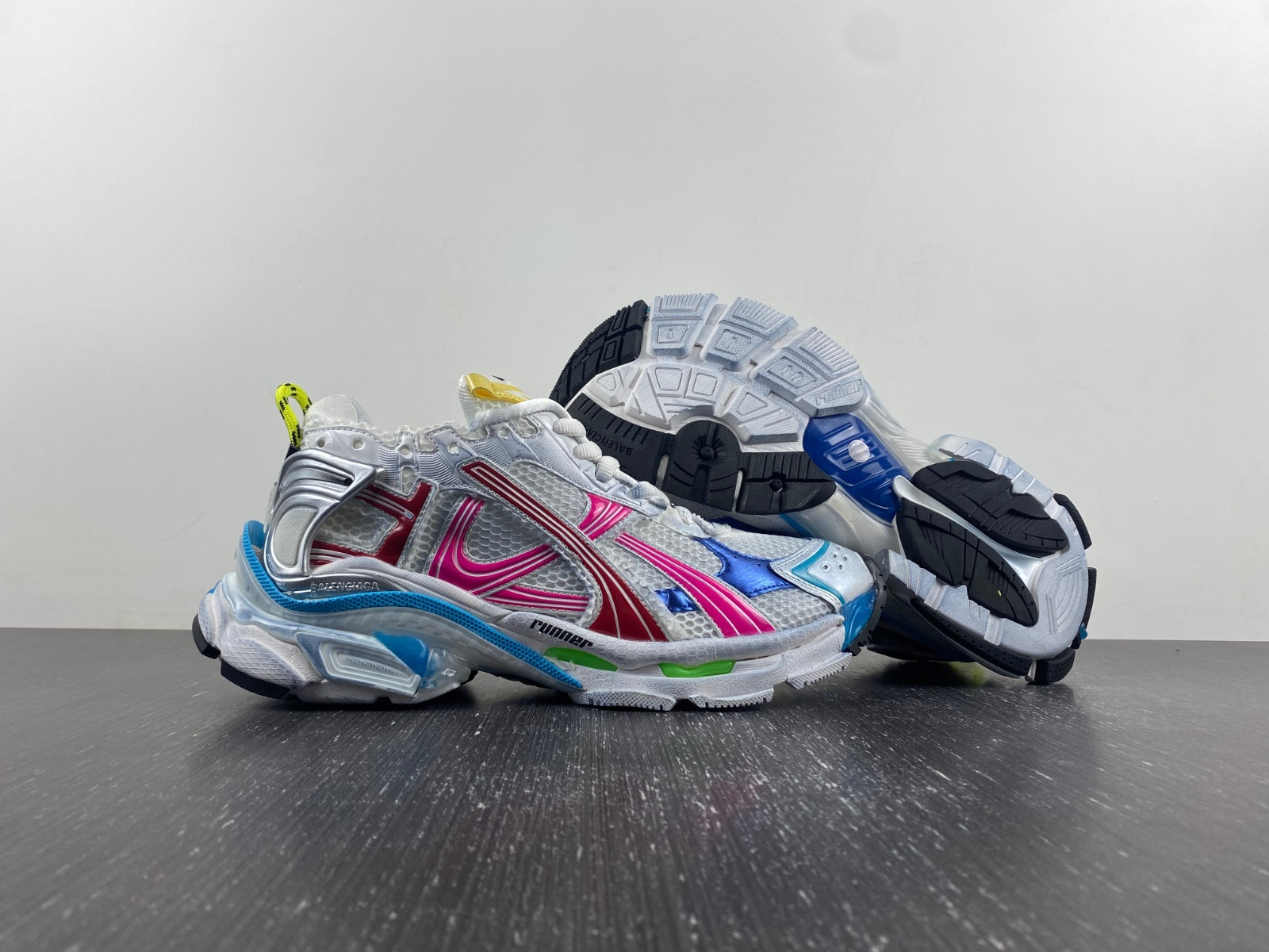 Ba*len*cia*ga runner sneaker