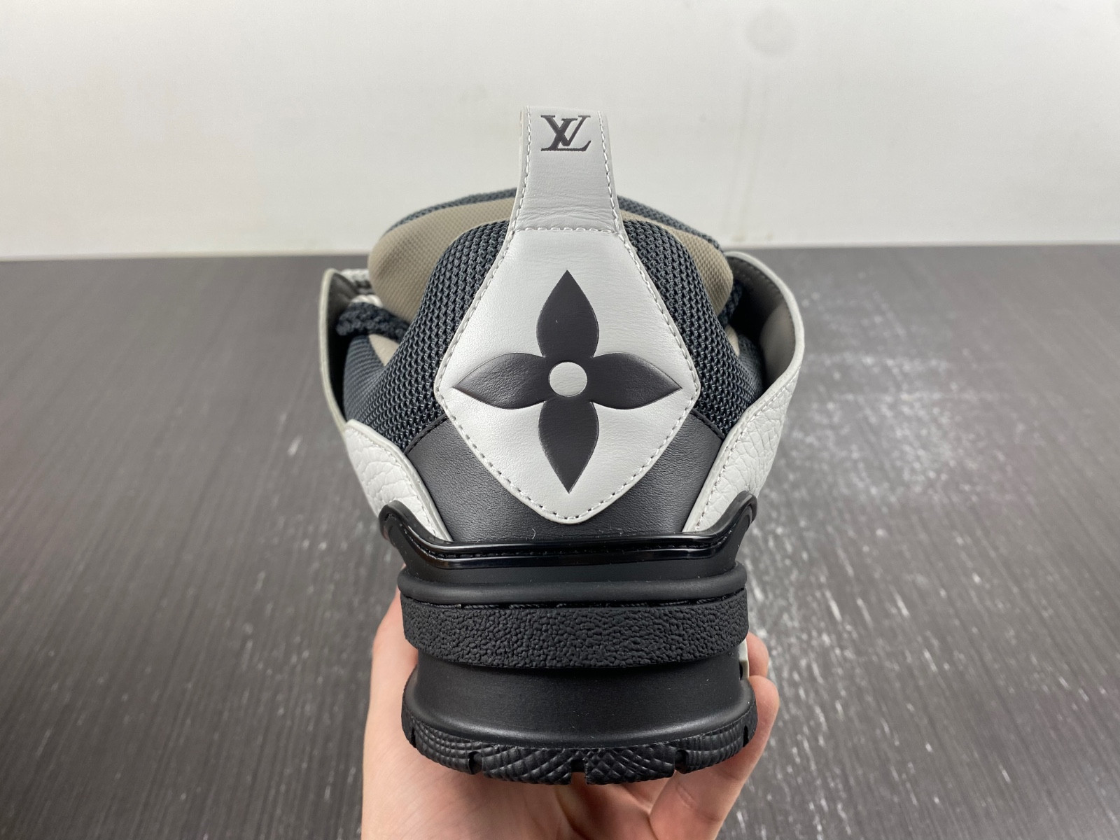 lwe sneaker
