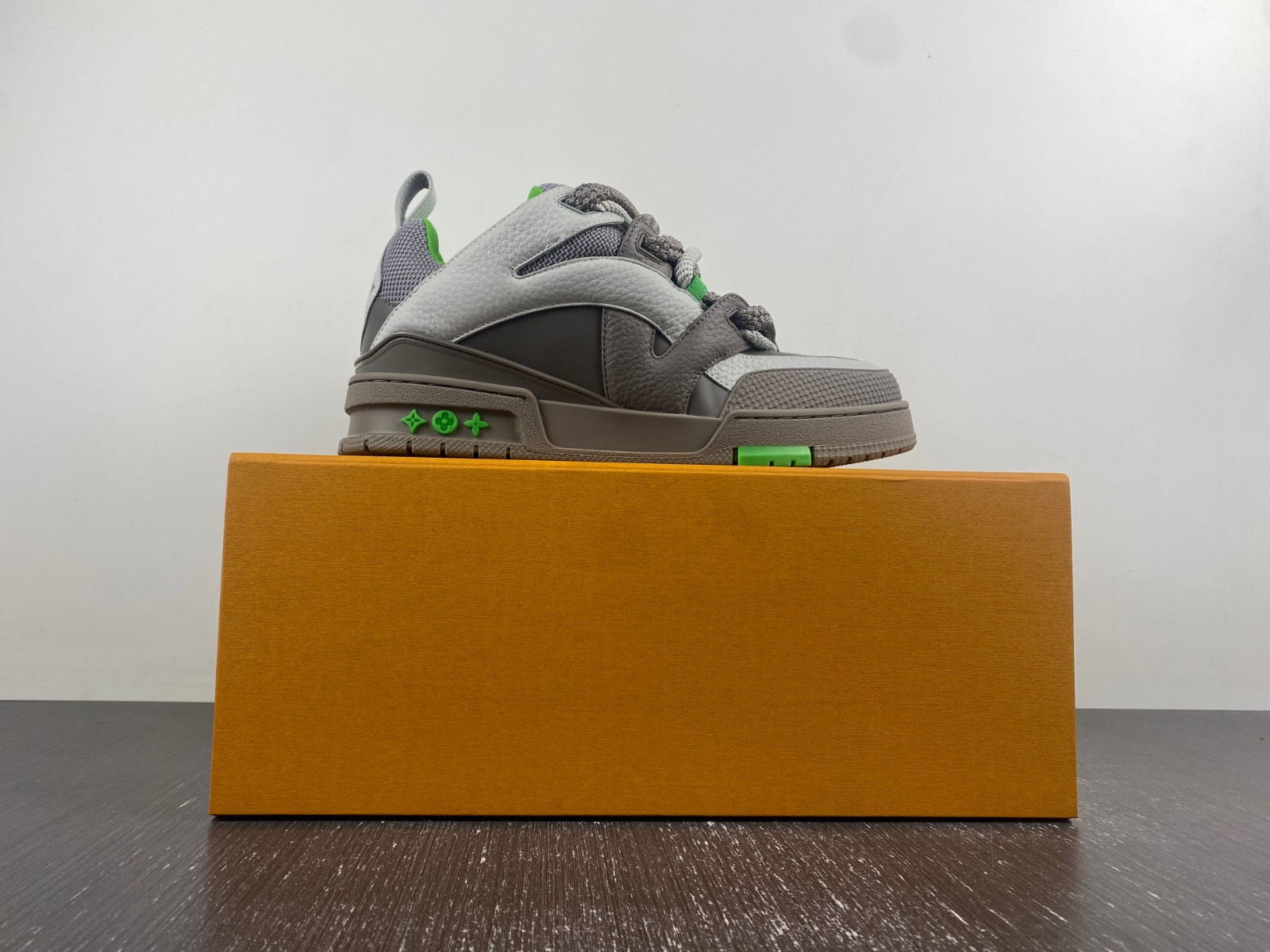 lwe sneaker