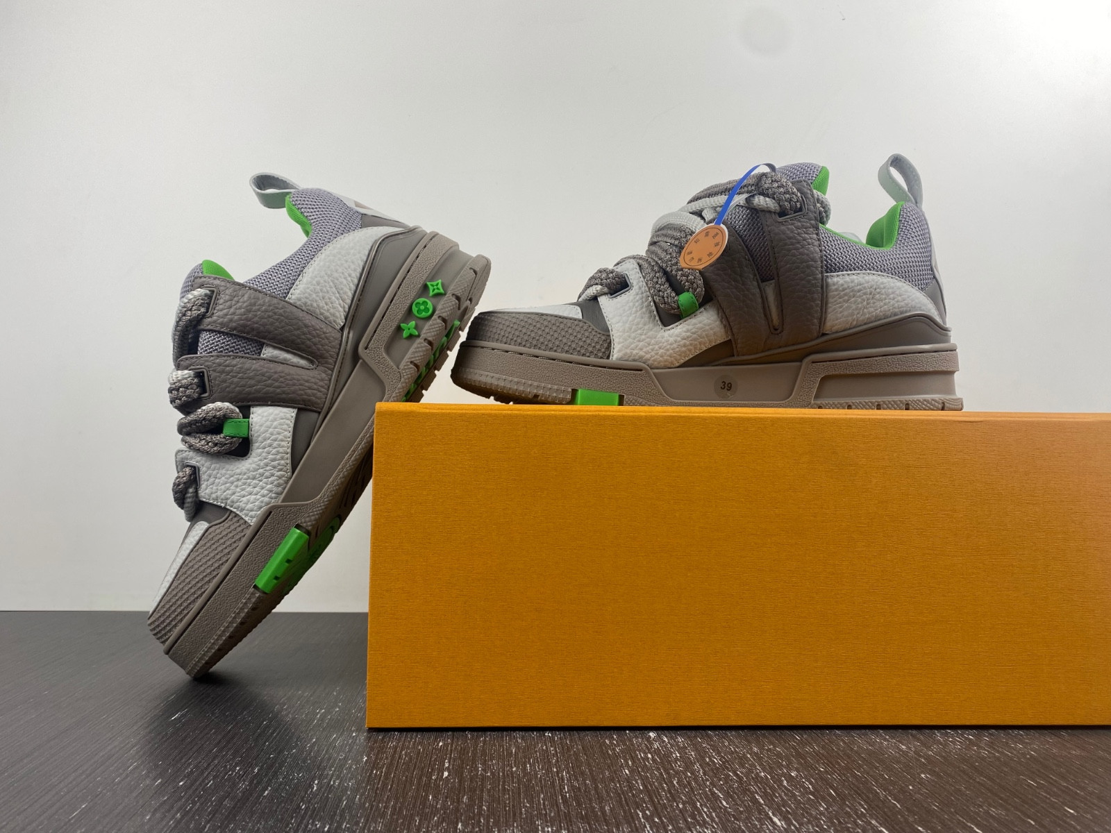 lwe sneaker