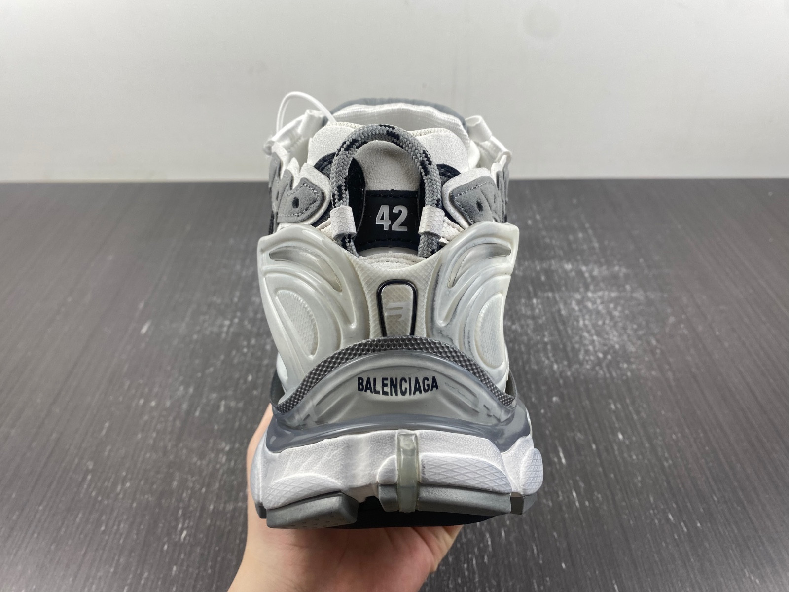 Ba*len*cia*ga runner sneaker
