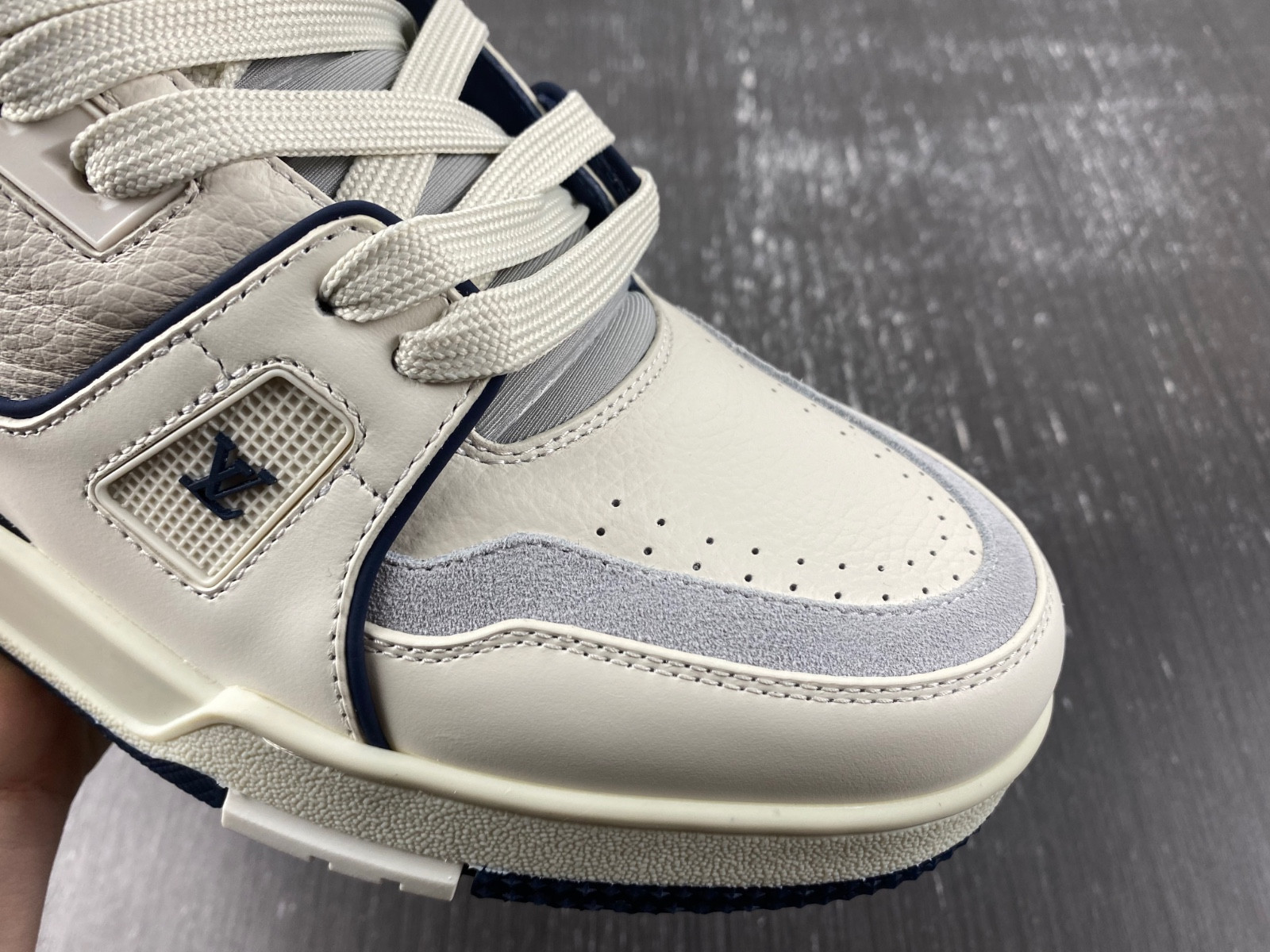 lwe sneaker
