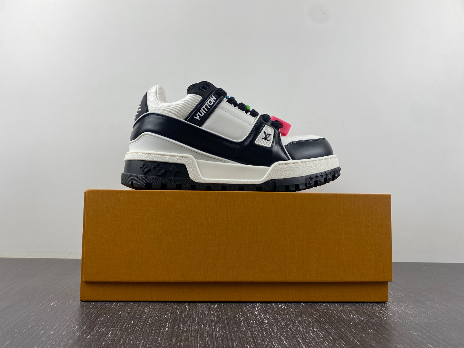 lwe sneaker
