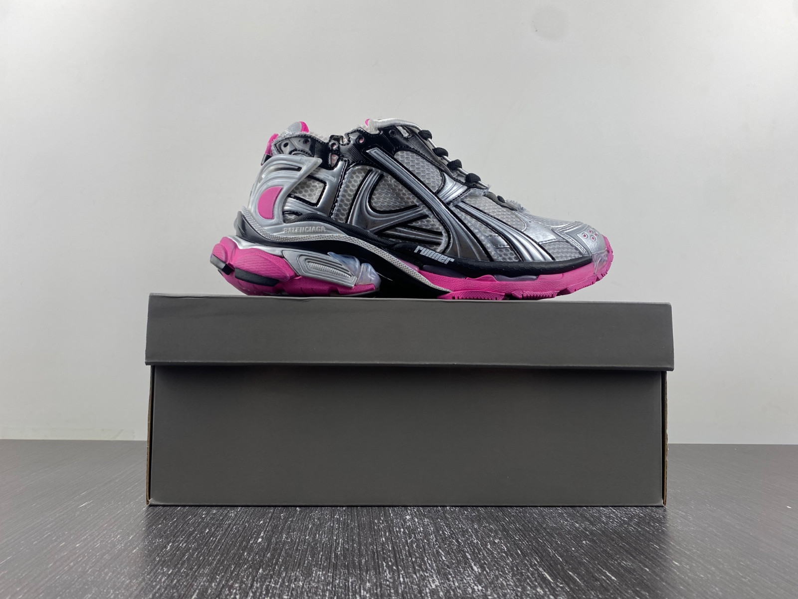 Ba*len*cia*ga 7.0 runner sneaker
