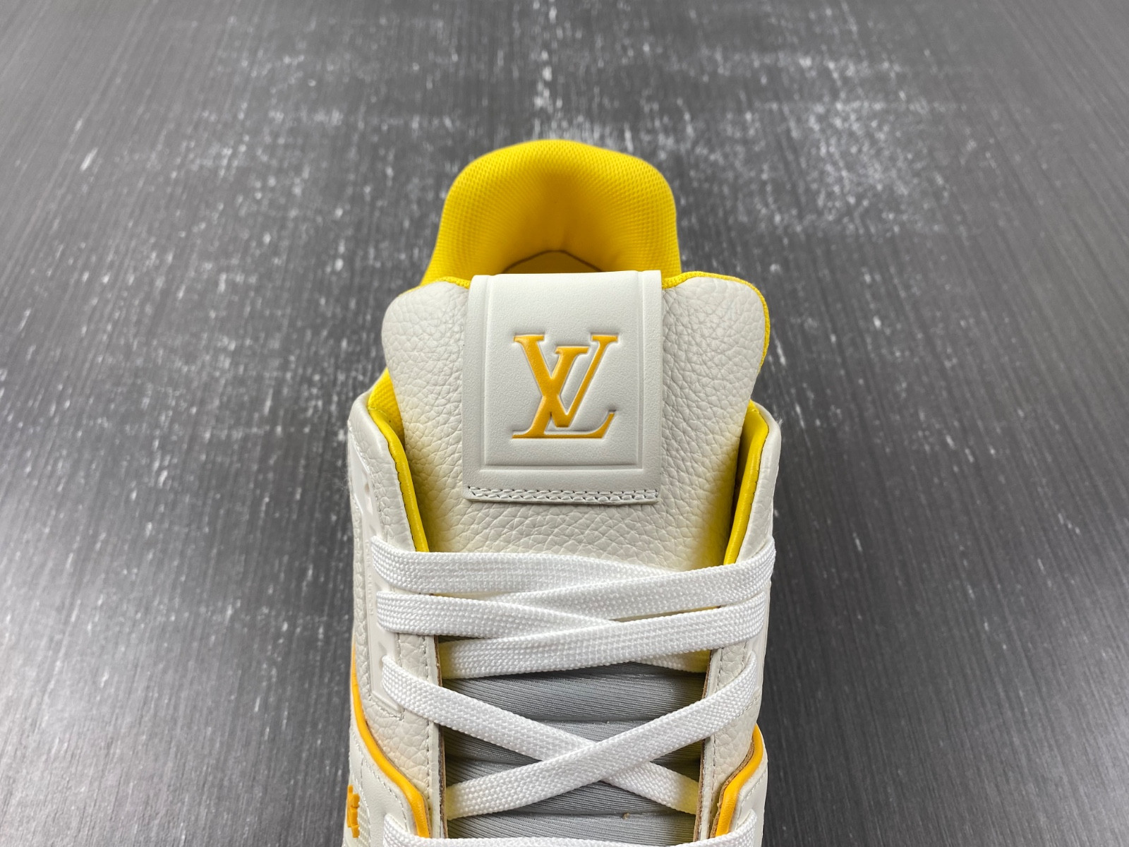 lwe sneaker