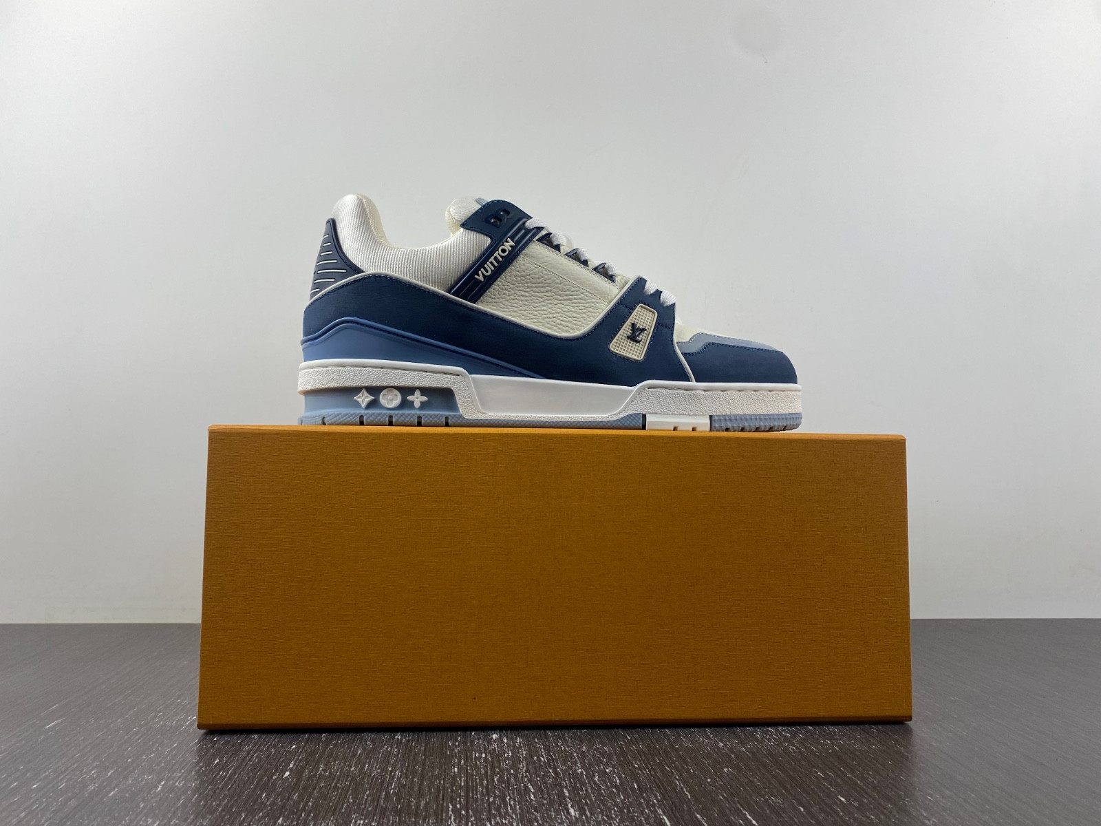lwe sneaker