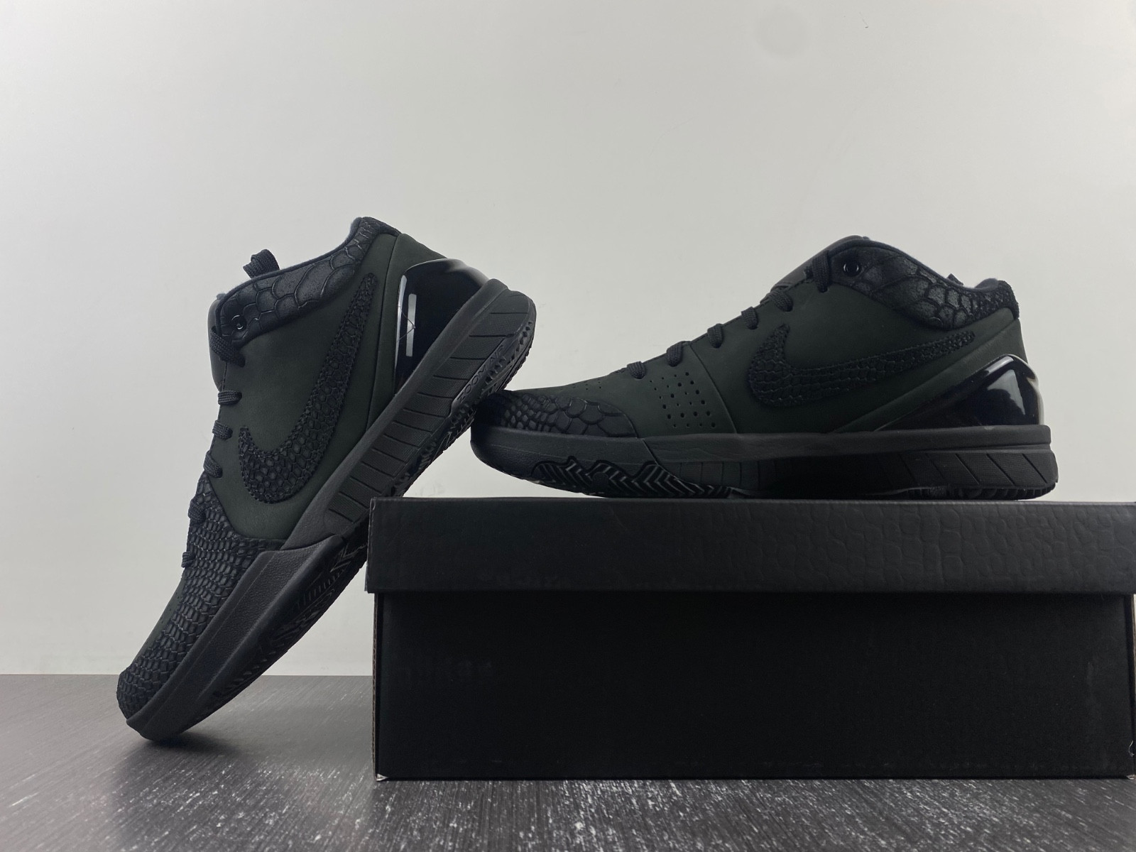 nike kobe 4 protro black university gold fq3544-001