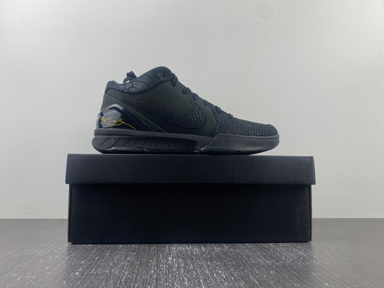 nike kobe 4 protro black university gold fq3544-001