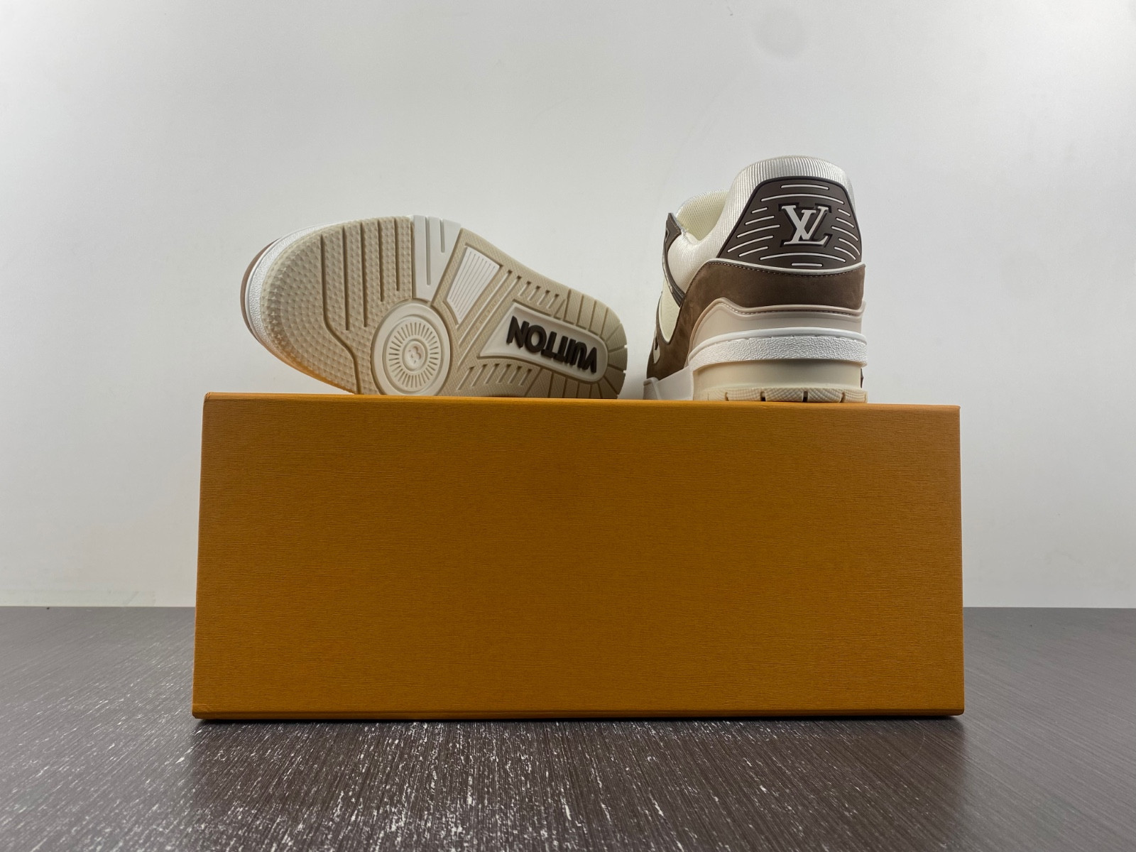 lwe sneaker
