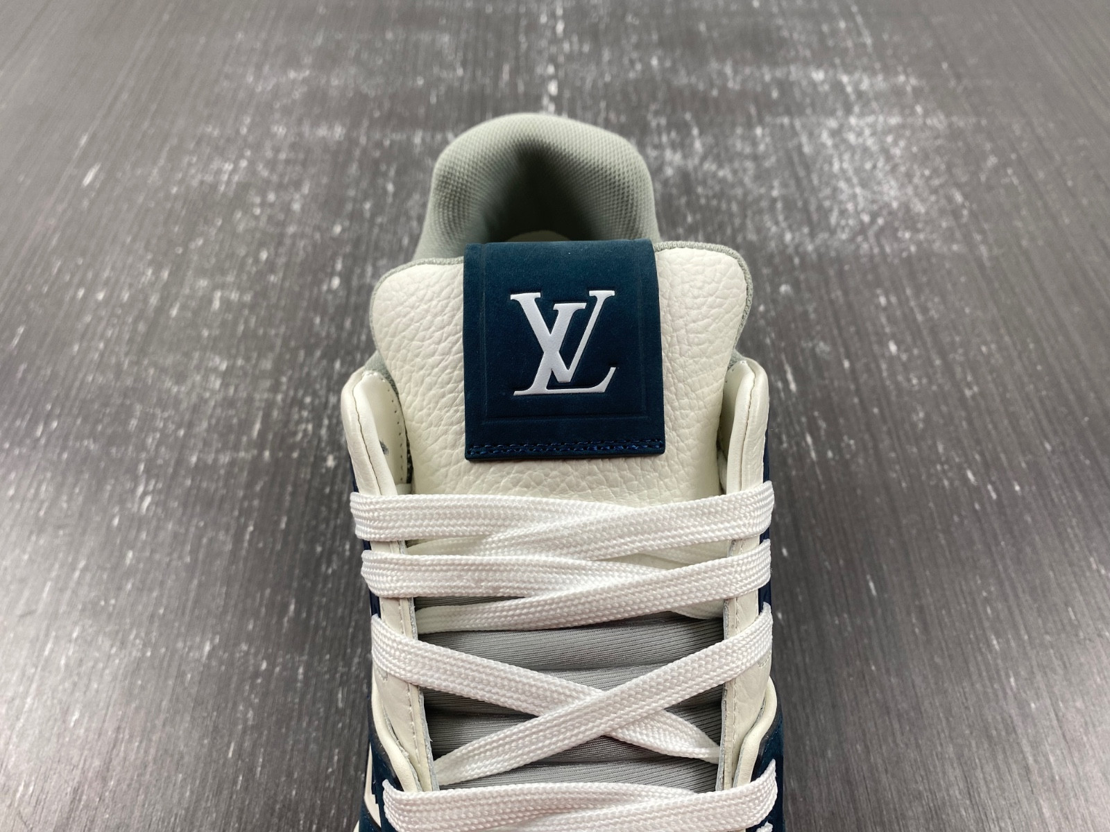 lwe sneaker