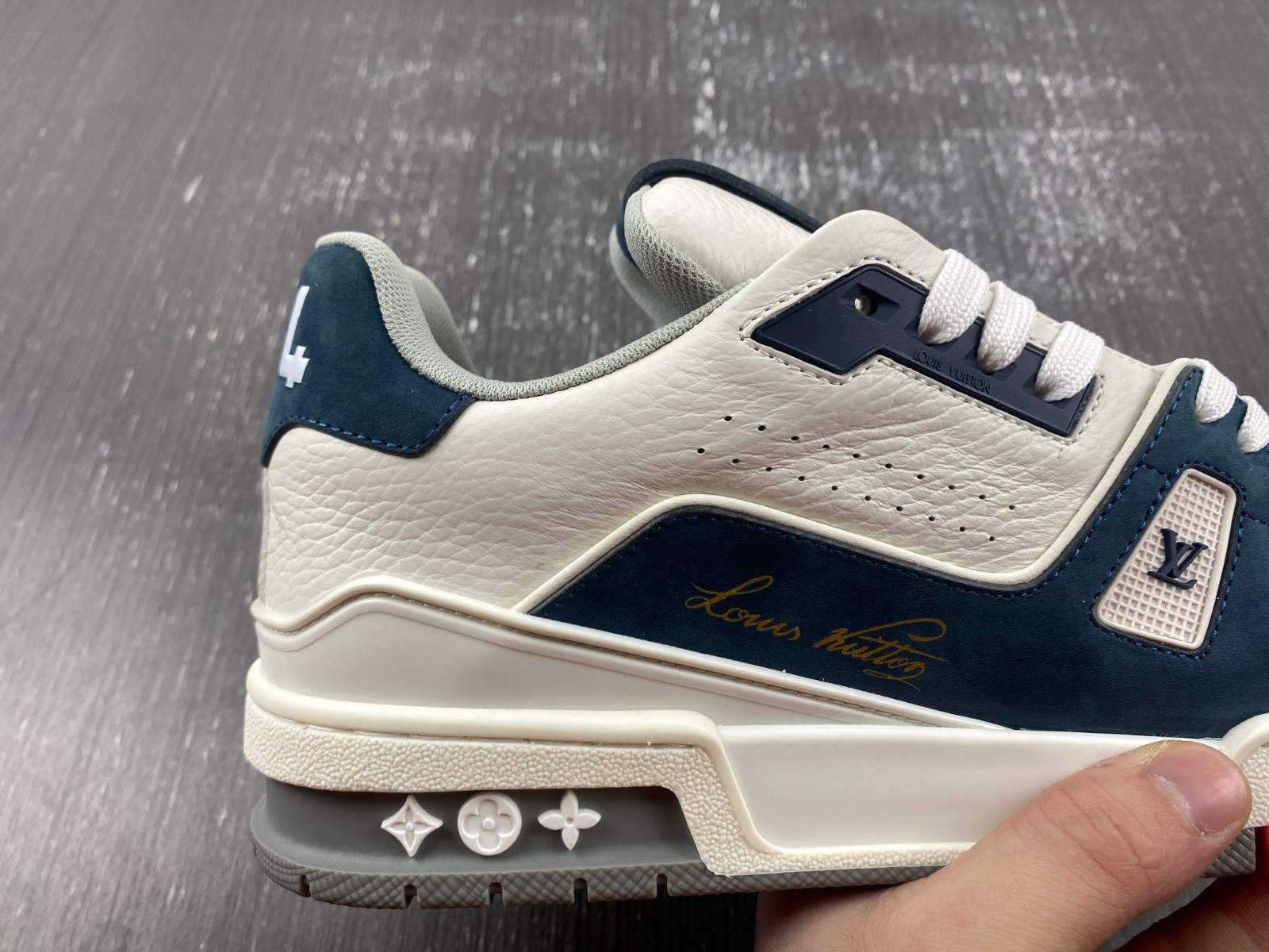 lwe sneaker