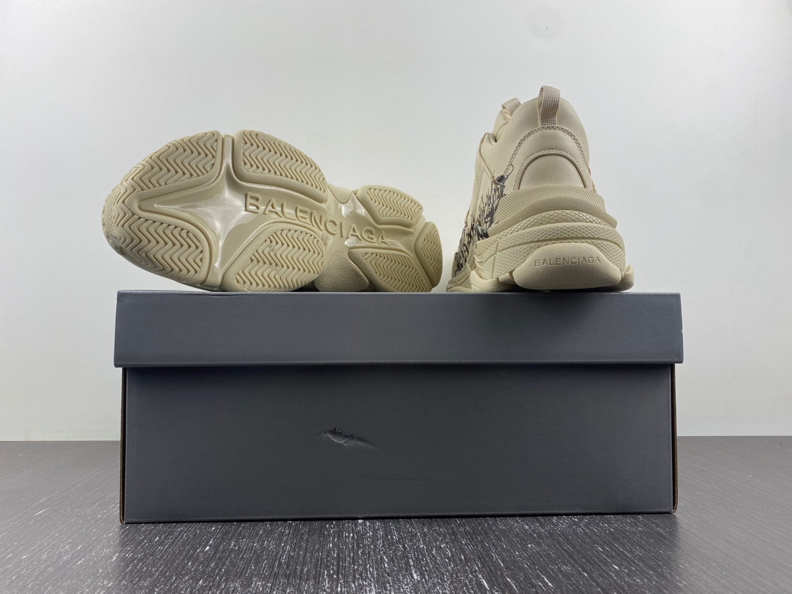 Ba*len*cia*ga triple s