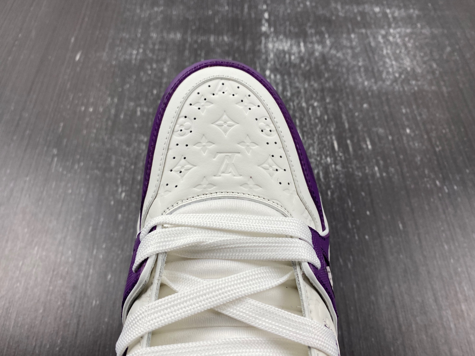 lwe sneaker
