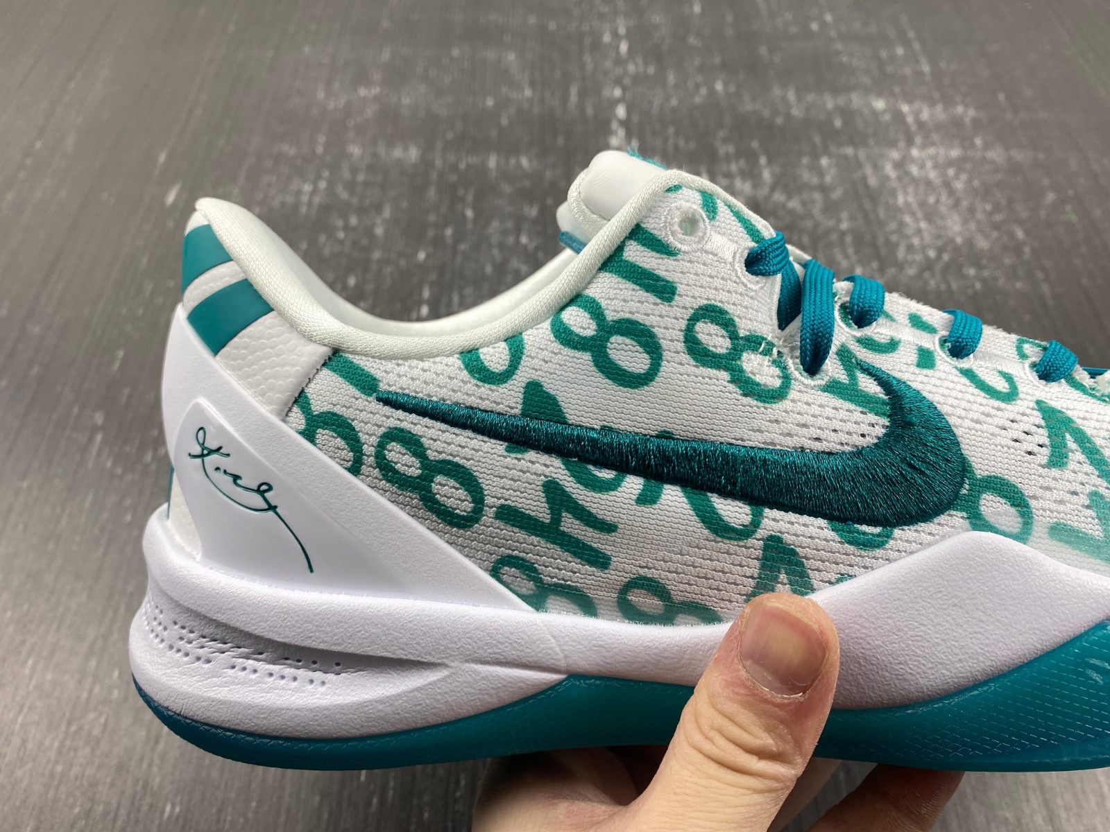 nike kobe 8 "radiant emerald fq3549-101
