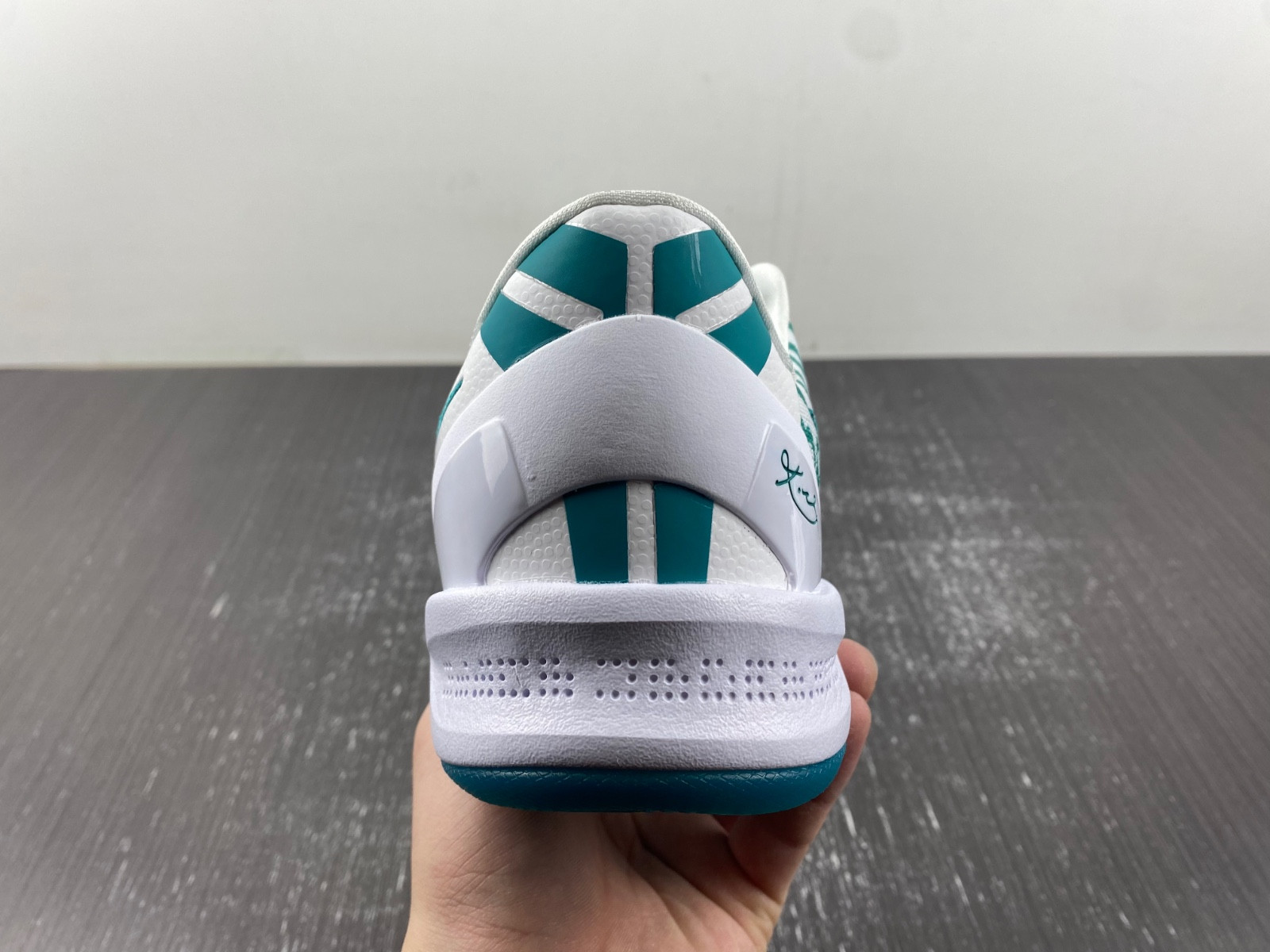 nike kobe 8 "radiant emerald fq3549-101