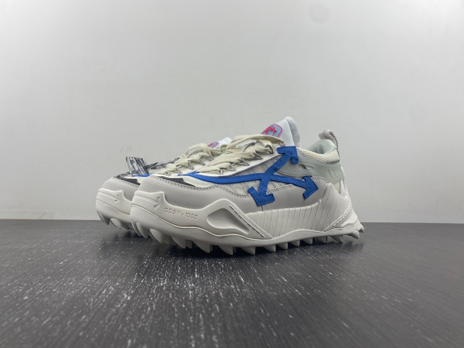 owt 19fw odsy-1000 sneakers