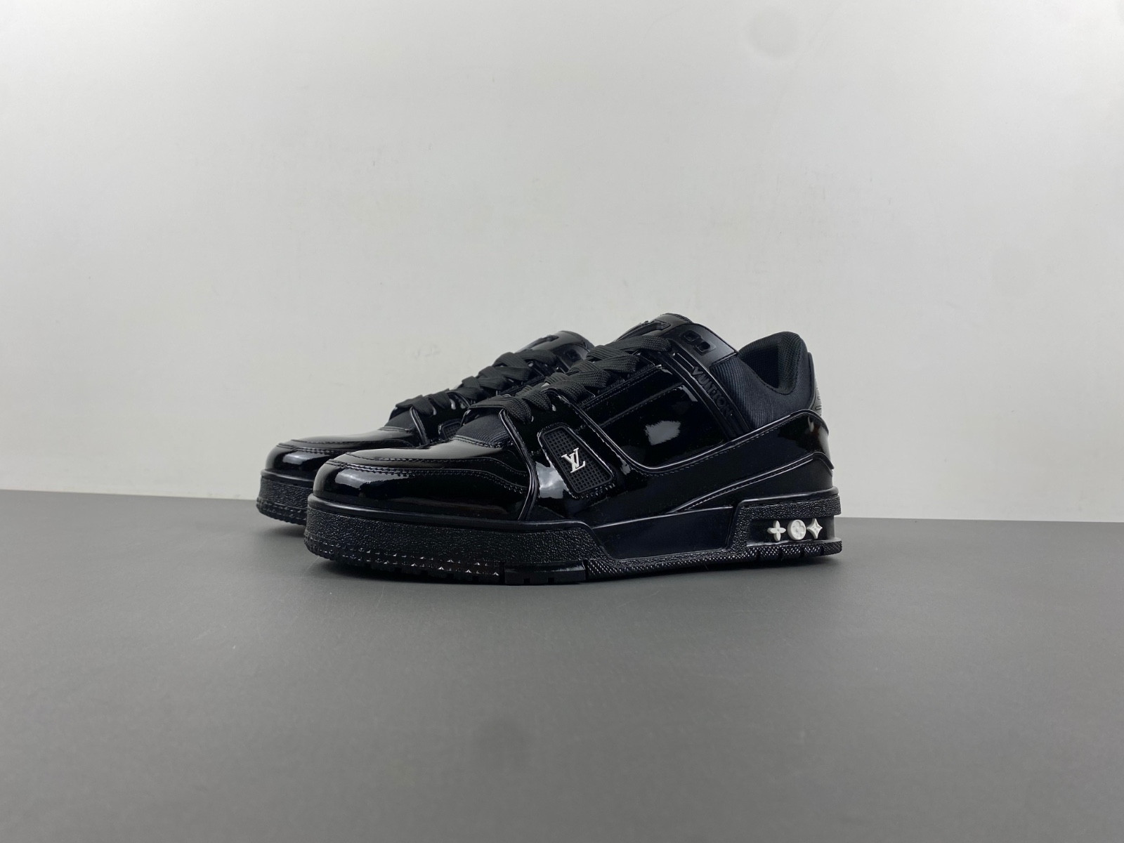 lwe sneaker