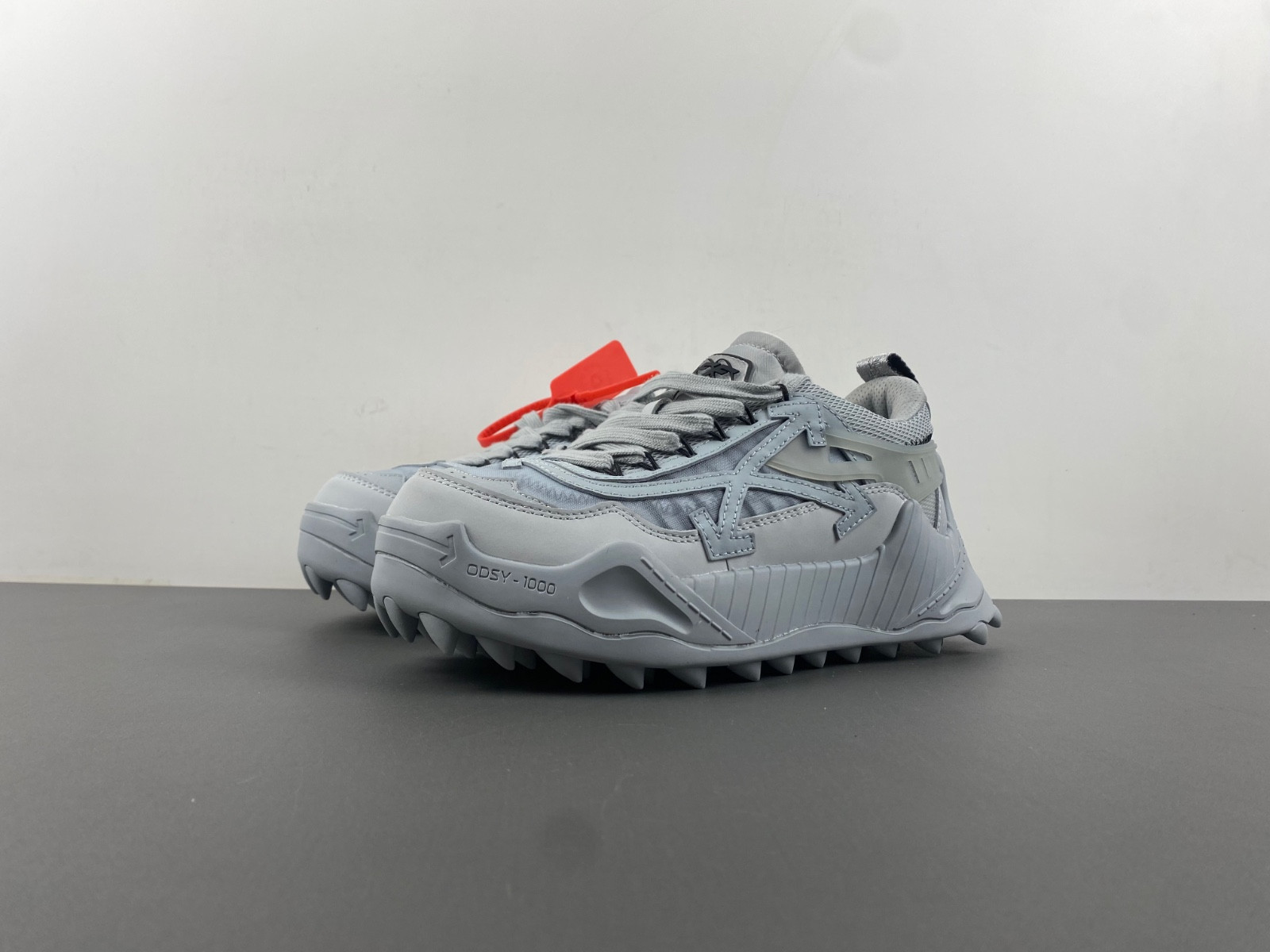 owt 19fw odsy-1000 sneakers