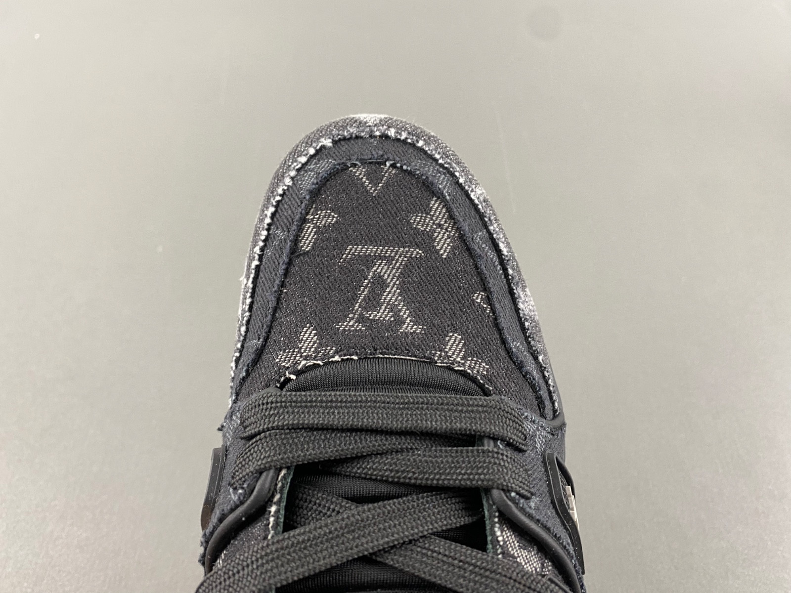lwe sneaker