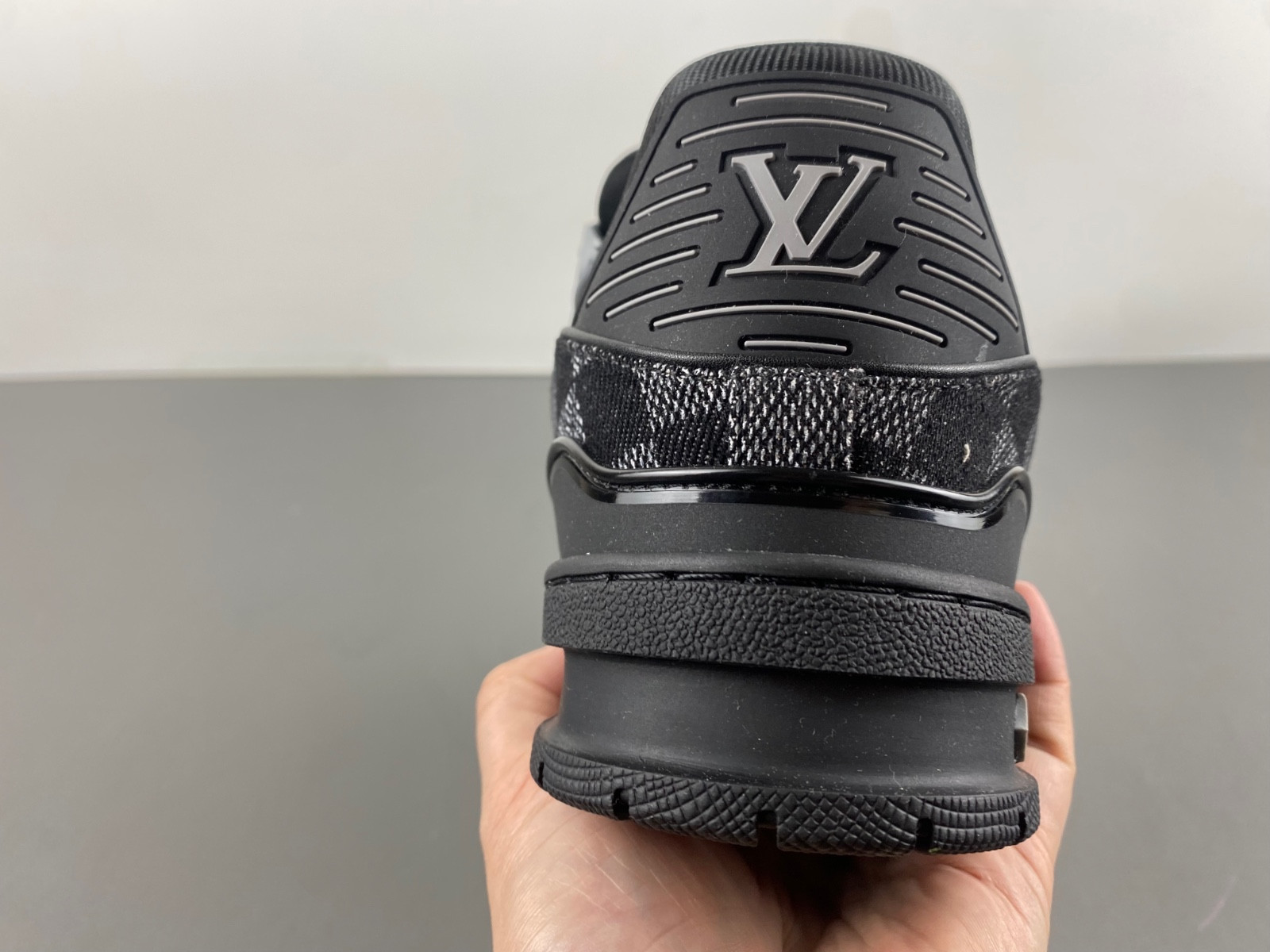 lwe sneaker
