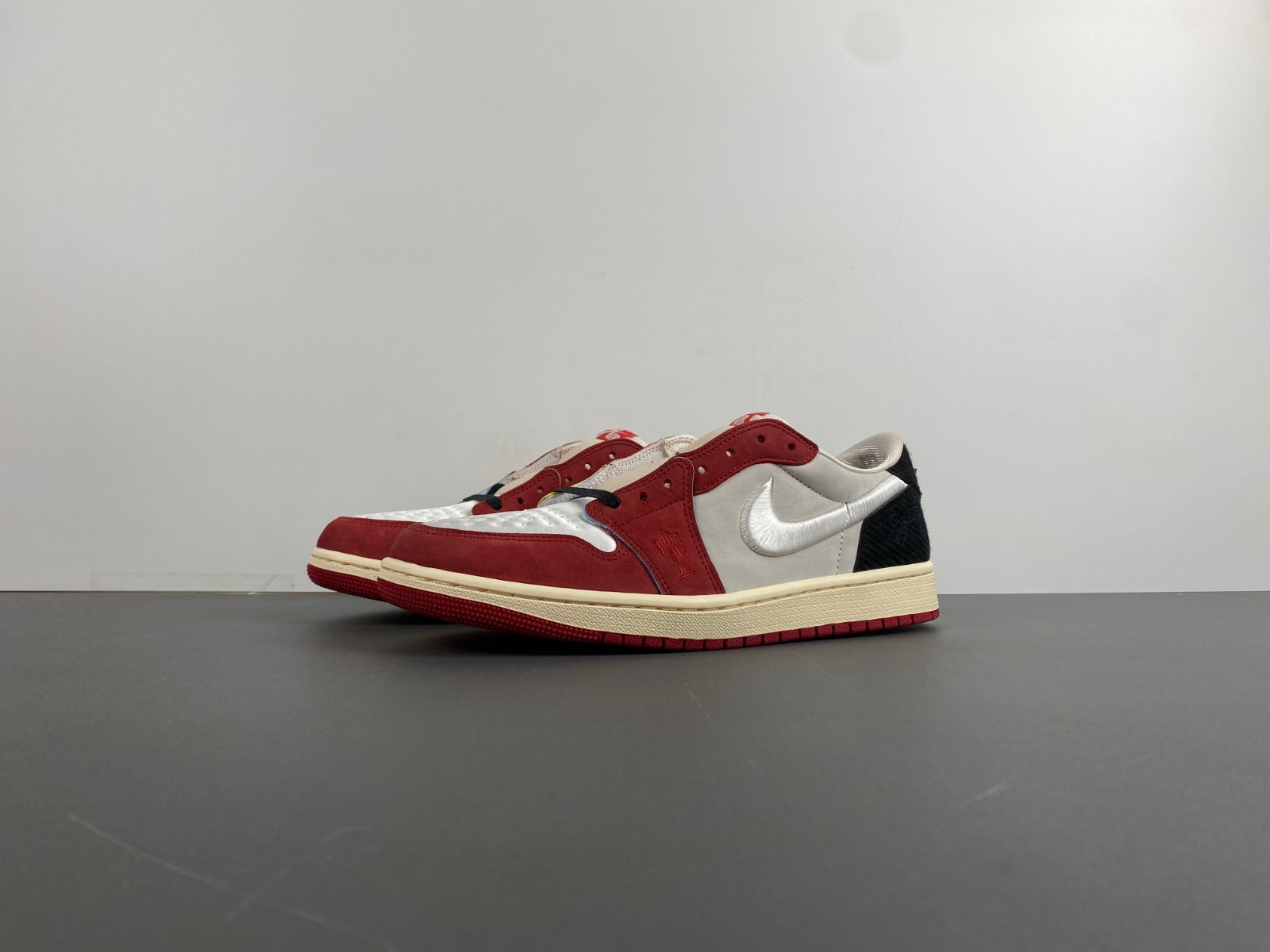 trophy room x air jordan 1 low og home hv6157-100