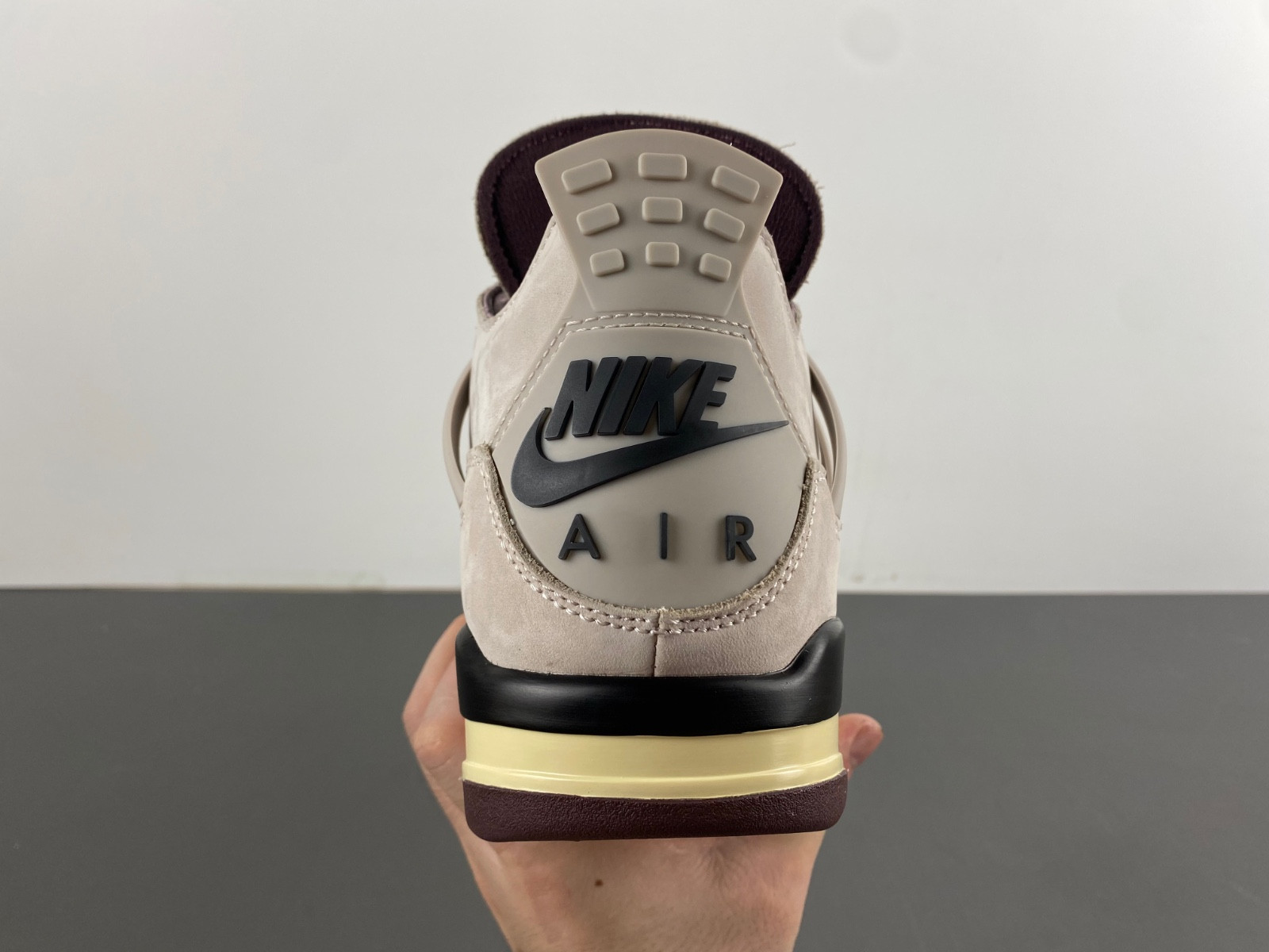 a ma maniére air jordan 4 fossil stone fz4810-200