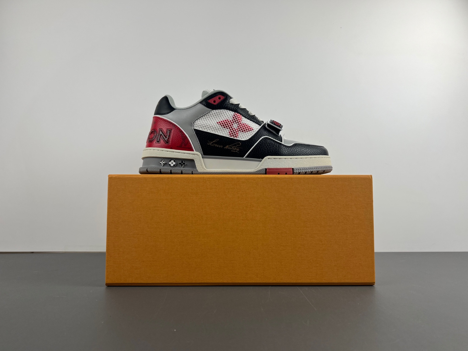 lwe sneaker