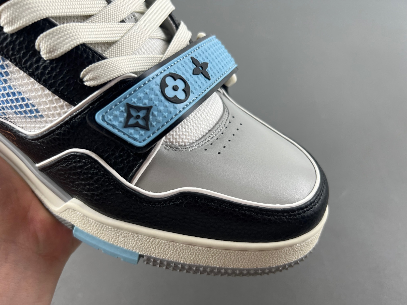 lwe sneaker