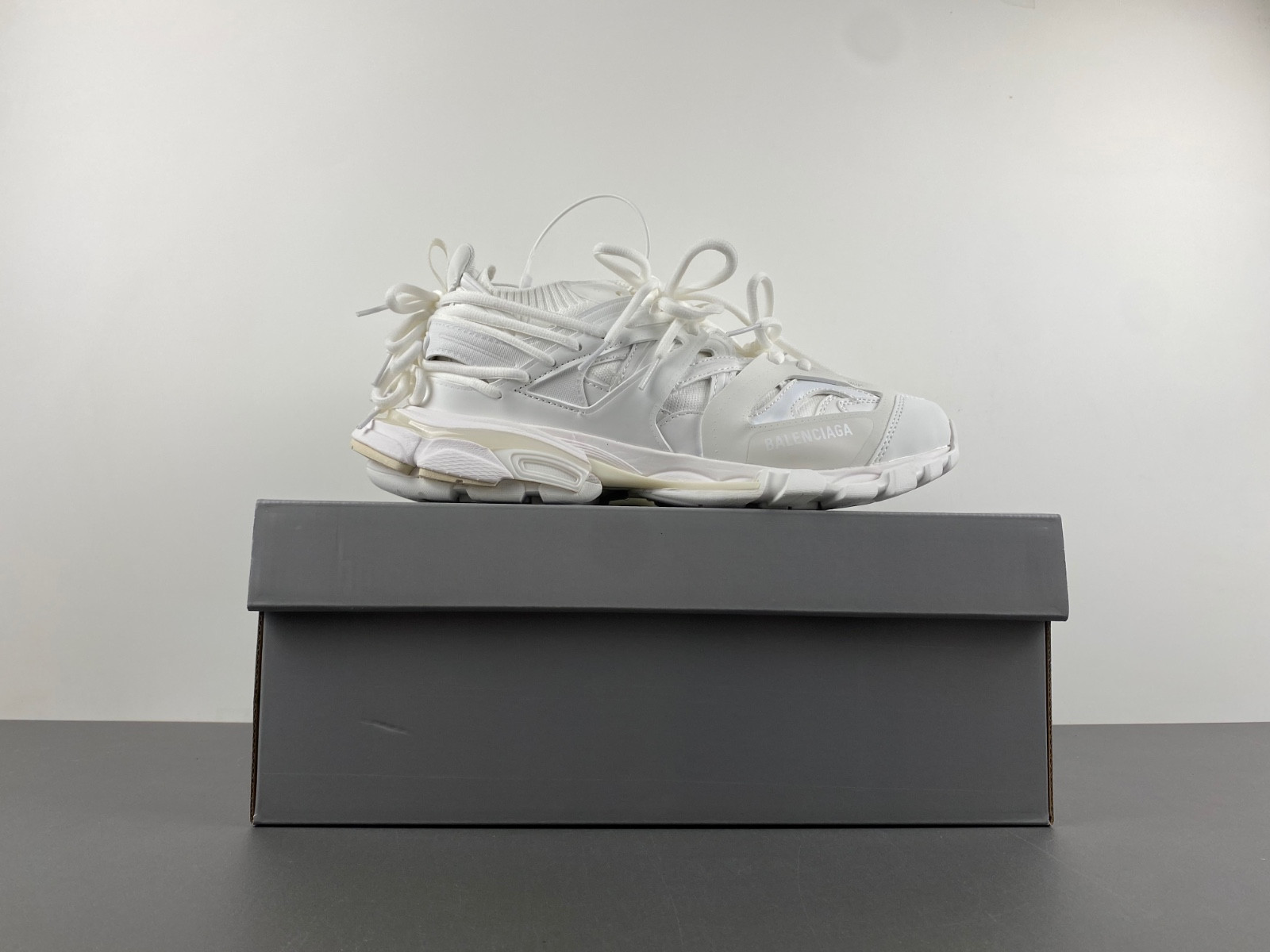 Ba*len*cia*ga white sport shoes 