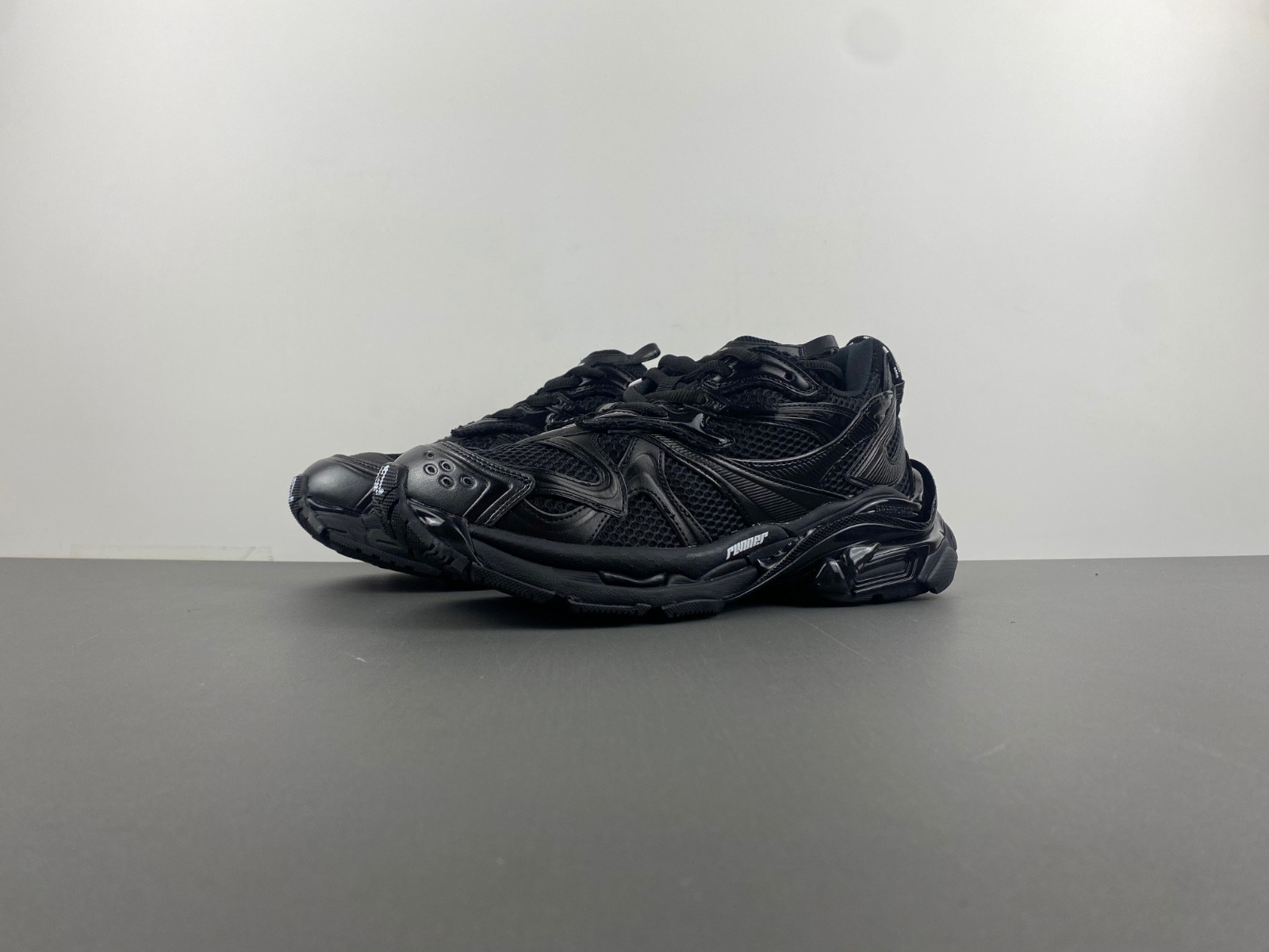 Ba*len*cia*ga men''s runner 2.0 sneaker in matte black