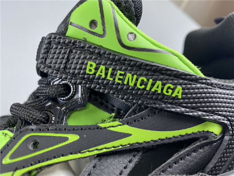 Ba*len*cia*ga track 4