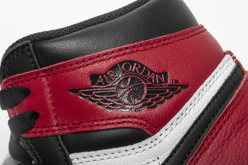 air jordan 1 retro high og black toe 555088-125