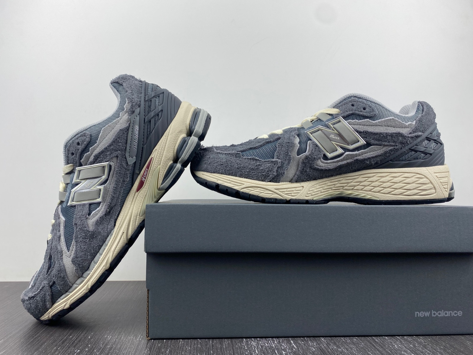 new Ba1an*e 1906d protection pack harbor grey
