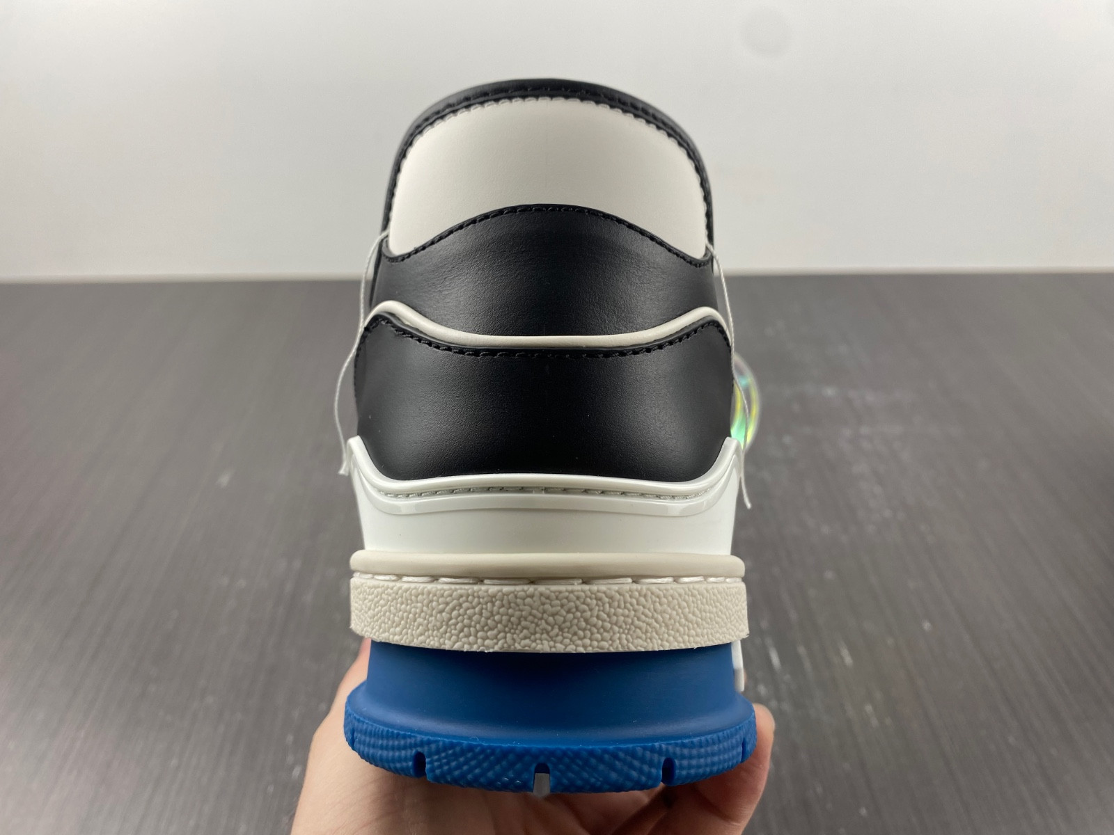 lwe sneaker