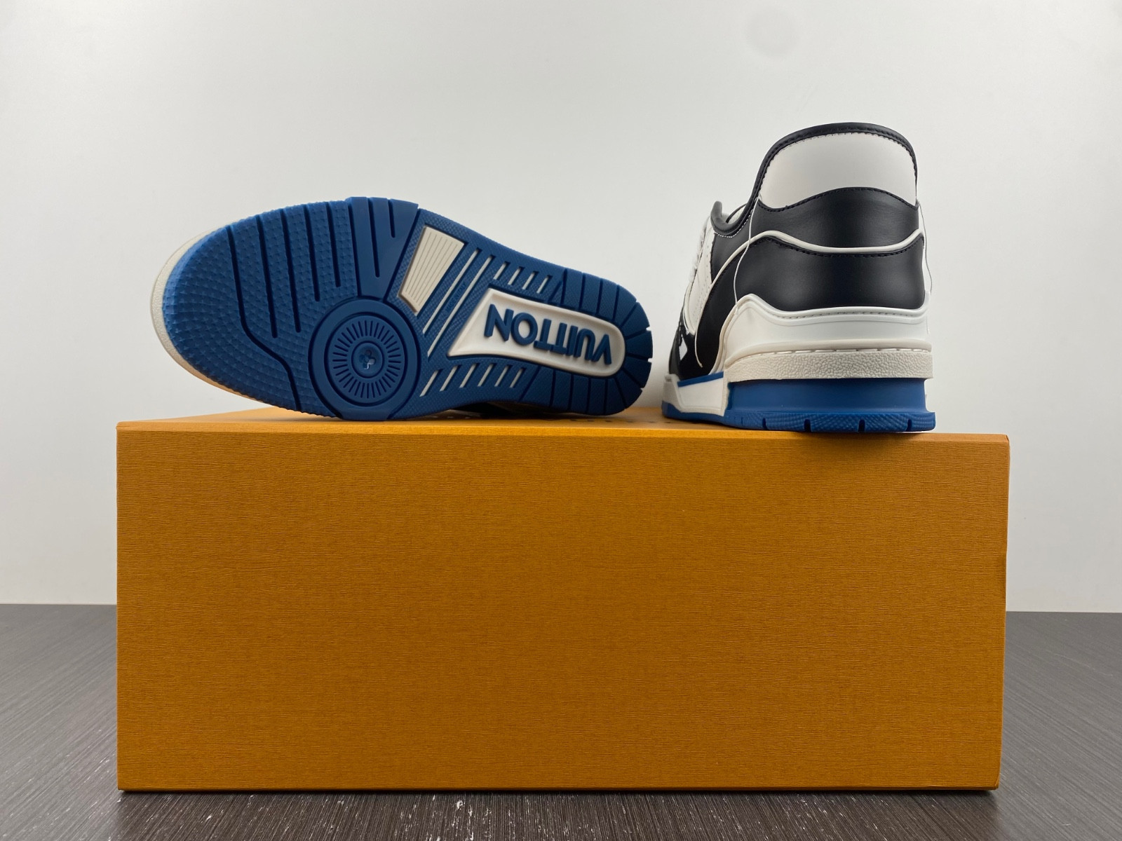 lwe sneaker