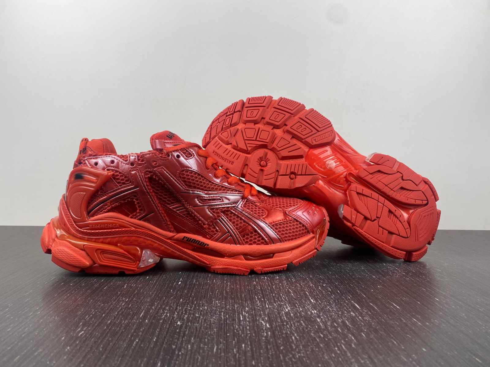 Ba*len*cia*ga 7.0 runner sneaker
